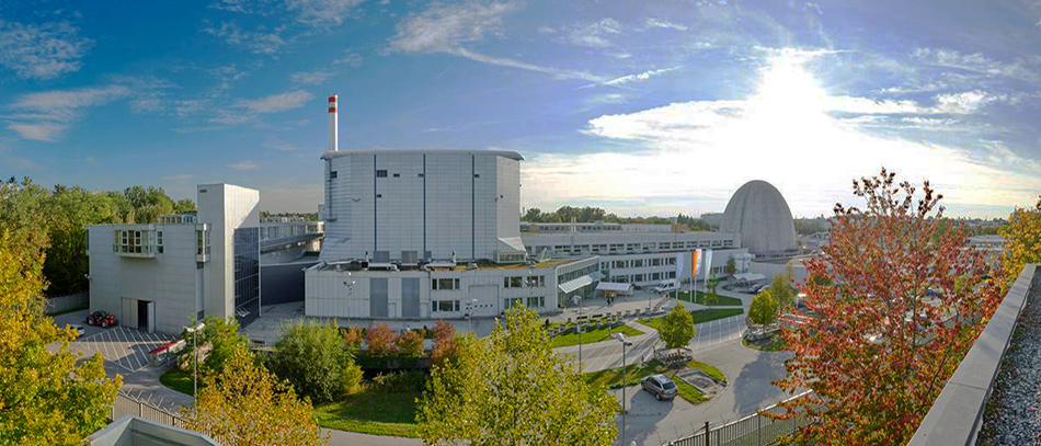 Panoramaaufnahme der Forschungs-Neutronenquelle Heinz Meier-Leibnitz (FRM II) mit Atom-Ei. (Bild: W. Schürmann / TUM)